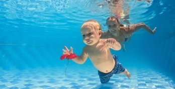 Babyschwimmen – Entwicklungsförderung mit Fun-Factor