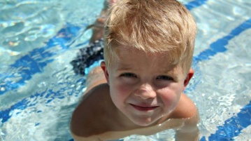 Kinderschwimmen – Schwimmen lernen kann Leben retten